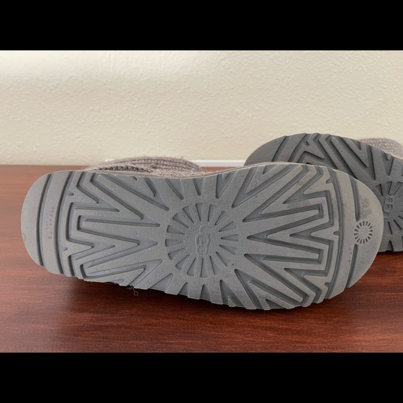 UGGS Size 7 🎁FREE GIFTS - Picture 4 of 14